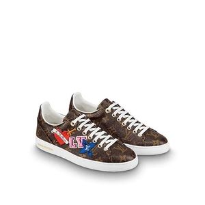 Louis Vuitton monogram sneaker size 37.5